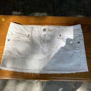 American Eagle white jean skirt. Size 4